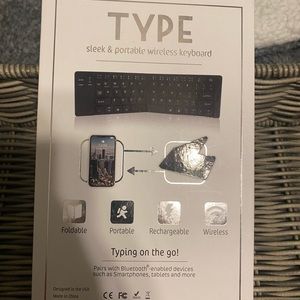 Brand new, portable phone keyboard with case